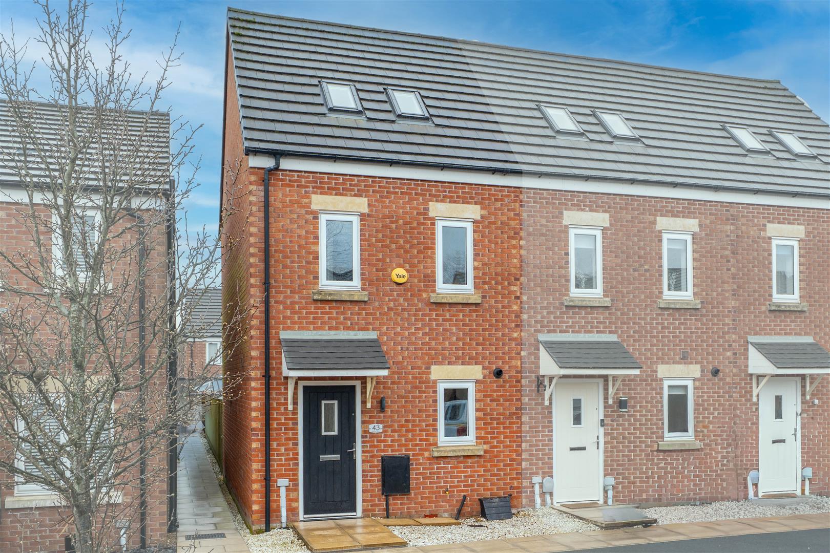 3 bed property in Halifax Drive, Chorley
